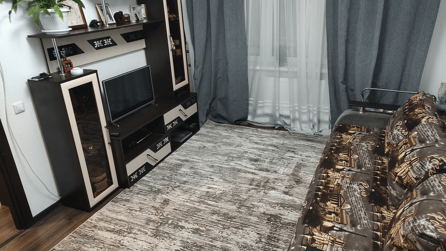 ковер люксор 27603 23738. Легкая выпуклость 27603 визуально расширяет пространство в помещении. Дизайн Абстракция продиктован модой сегодняшнего представления интерьера семейного жилья. Прямой. , Коричневый сочетается с мебелью современности ковер люксор 27603 23738