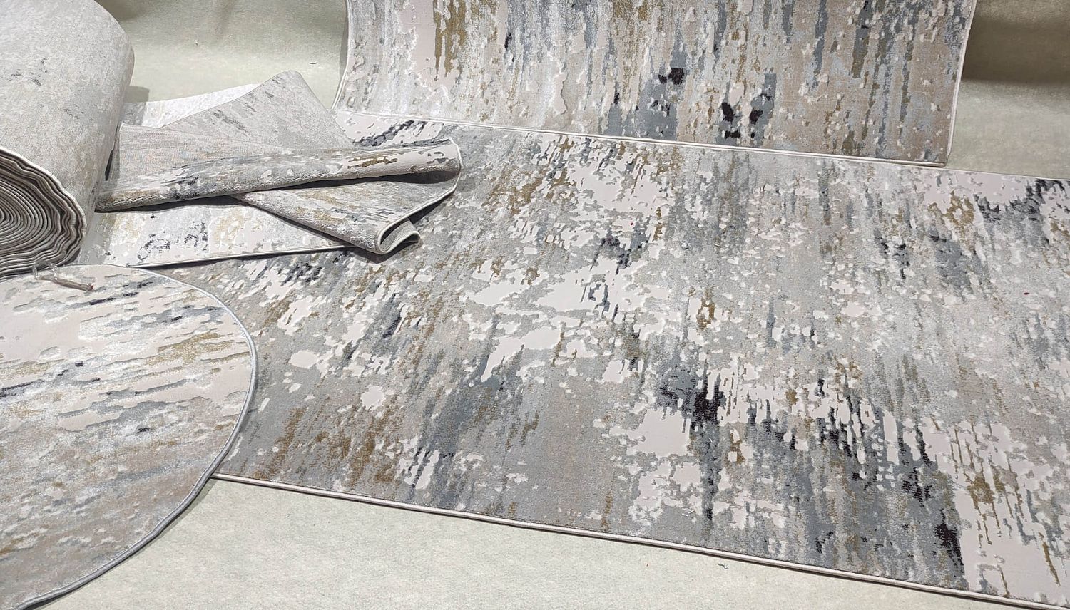 ковер каскад 25632 24346. Ворс различной высоты - интересный эффект объема рисунка. Мягкий упругий ковер 25632 Прямой для спальной, гостиной. Приятные пастельные тона - насыщенность спокойного домашнего интерьера. Голубой Крем, . Абстракция. ковер каскад 25632 24346